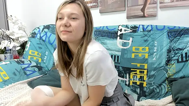 Snapshot of Sunny_Sammy chatting on 09/24/25, 01:20 Sunny Sammy online show from 09/24/25, 01:20