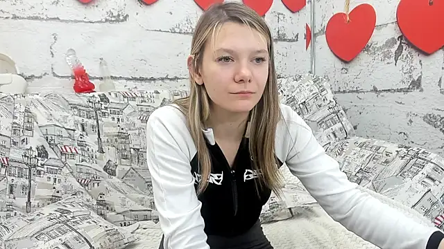 Snapshot of Sunny_Sammy chatting on 10/18/25, 08:15 Sunny Sammy online show from 10/18/25, 08:15