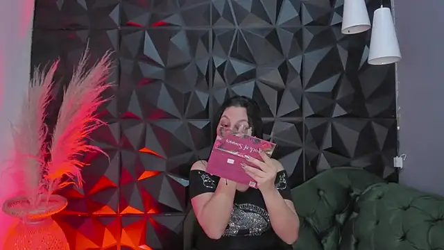 helenasaenz online show from 12/15/25, 12:20