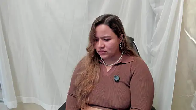 Snapshot of ElaBourn_ chatting on 03/24/26, 04:56 ElaBourn online show from 03/24/26, 04:56