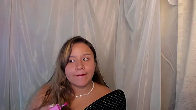 Snapshot of ElaBourn_ chatting on 03/30/26, 10:33 ElaBourn online show from 03/30/26, 10:33