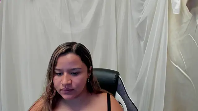 Snapshot of ElaBourn_ chatting on 04/09/26, 04:23 ElaBourn online show from 04/09/26, 04:23