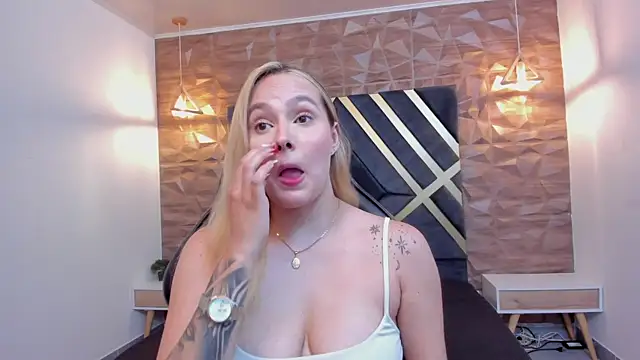 Emmaa white  online show from 12/17/25, 06:03