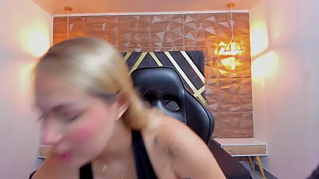 Snapshot of Emmaa_white_ chatting on 05/02/26, 05:18 Emmaa white online show from 05/02/26, 05:18