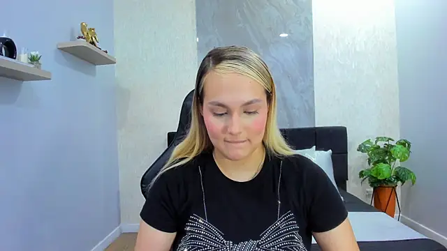 Snapshot of Emmaa_white_ chatting on 05/12/26, 05:32 Emmaa white online show from 05/12/26, 05:32