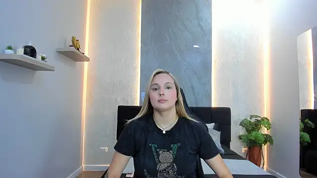 Snapshot of Emmaa_white_ chatting on 05/26/26, 05:31 Emmaa white online show from 05/26/26, 05:31