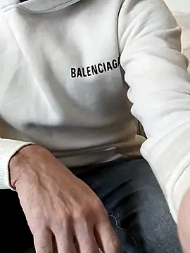 hotmen83 online show from 01/18/26, 12:53