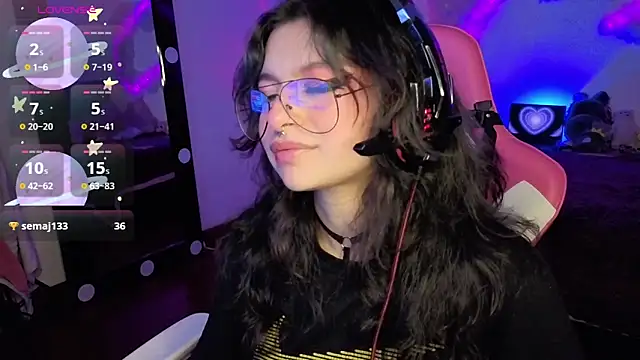 larah uwu online show from 11/08/25, 08:18