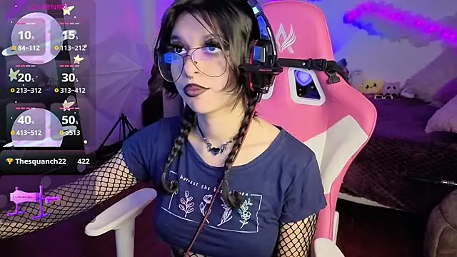 larah uwu online show from 11/25/25, 07:36