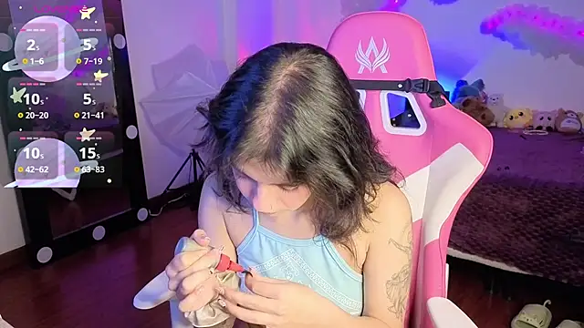 larah uwu online show from 11/26/25, 07:26