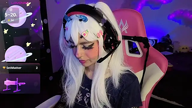 larah uwu online show from 12/02/25, 12:43