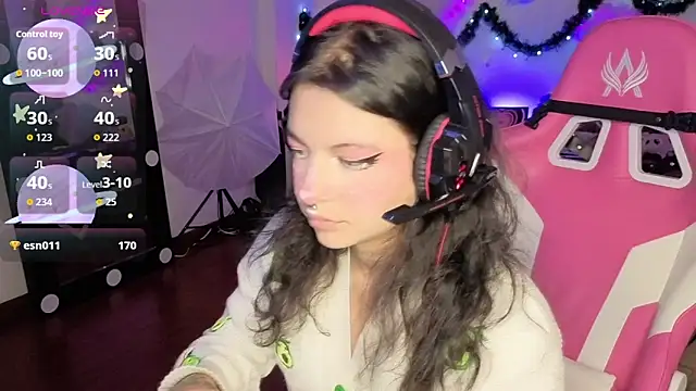 larah uwu online show from 12/22/25, 07:11