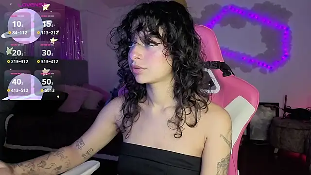 larah uwu online show from 02/28/26, 04:52