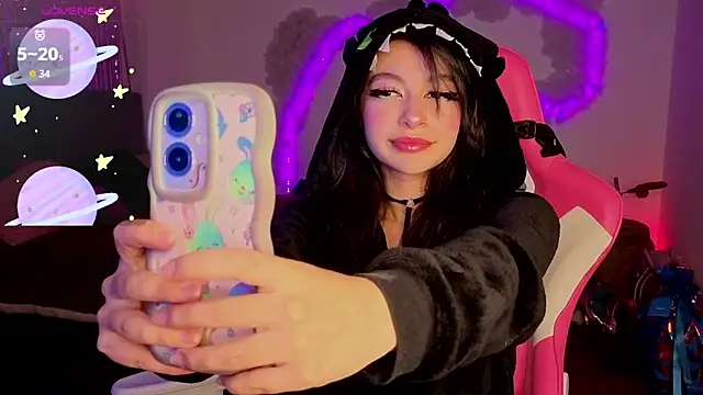 larah uwu online show from 03/14/26, 09:20