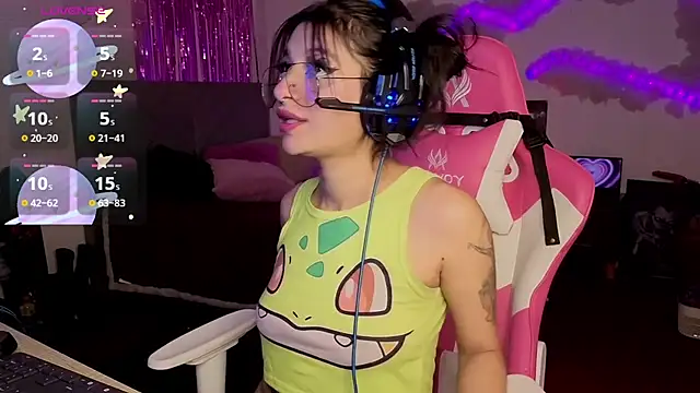 larah uwu online show from 04/12/26, 06:13