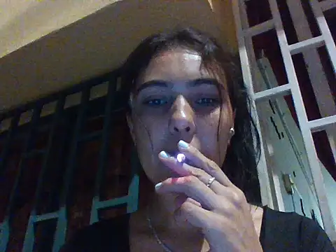 Snapshot of EmmaSplycer02 chatting on 03/27/26, 03:12 EmmaSplycer02 online show from 03/27/26, 03:12