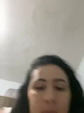 Snapshot of IvettSt_ chatting on 10/23/25, 04:34 IvettSt online show from 10/23/25, 04:34