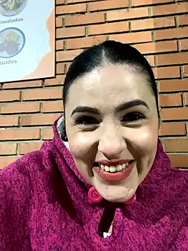 Snapshot of IvettSt_ chatting on 12/18/25, 06:30 IvettSt online show from 12/18/25, 06:30