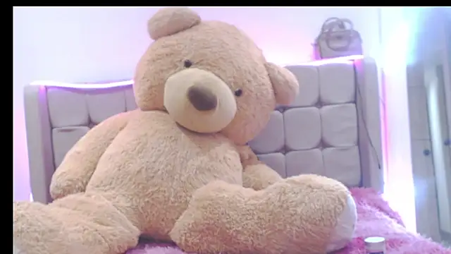 Snapshot of HotAss_Hally chatting on 04/12/26, 05:12 HotAss Hally online show from 04/12/26, 05:12