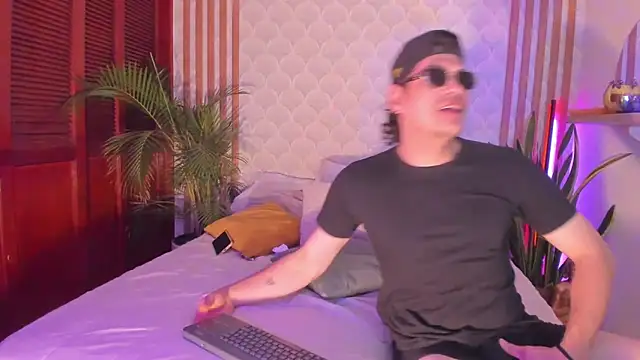 Snapshot of Cristian_blaze chatting on 11/19/25, 07:19 Cristian blaze online show from 11/19/25, 07:19