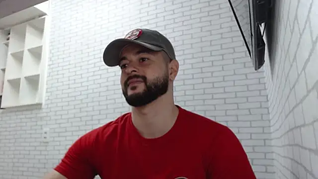 Snapshot of BombeiroHotx chatting on 11/08/25, 08:07 BombeiroHotx online show from 11/08/25, 08:07