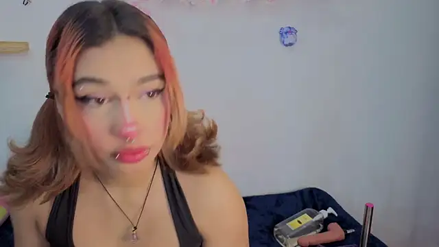 Snapshot of zoelight18 chatting on 11/02/25, 09:22 zoelight18 online show from 11/02/25, 09:22