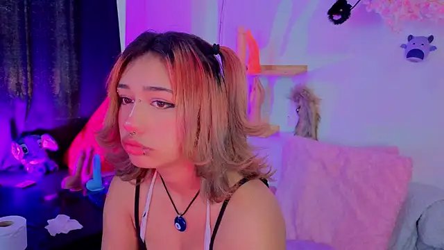 Snapshot of zoelight18 chatting on 11/23/25, 04:07 zoelight18 online show from 11/23/25, 04:07