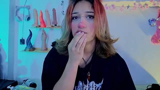 Snapshot of zoelight18 chatting on 12/14/25, 07:40 zoelight18 online show from 12/14/25, 07:40