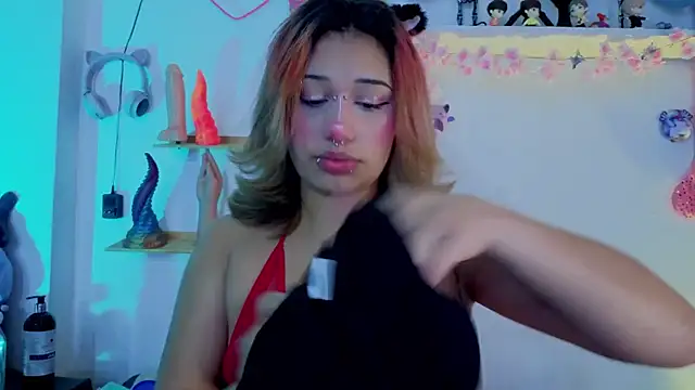 Snapshot of zoelight18 chatting on 12/15/25, 08:35 zoelight18 online show from 12/15/25, 08:35