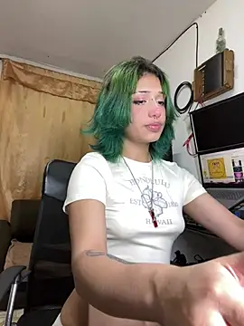 Snapshot of zoelight18 chatting on 07/04/26, 02:40 zoelight18 online show from 07/04/26, 02:40
