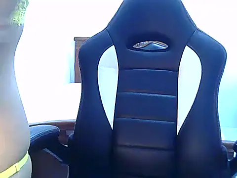 Snapshot of lovelynie123 chatting on 09/21/25, 09:05 lovelynie123 online show from 09/21/25, 09:05