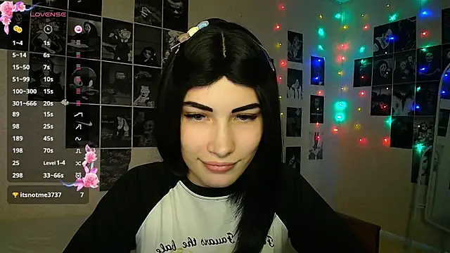 Snapshot of mskissa chatting on 10/23/25, 12:10 mskissa online show from 10/23/25, 12:10