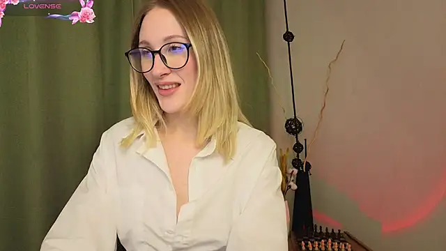 Snapshot of BiancaHelo chatting on 09/24/25, 11:24 BiancaHelo online show from 09/24/25, 11:24