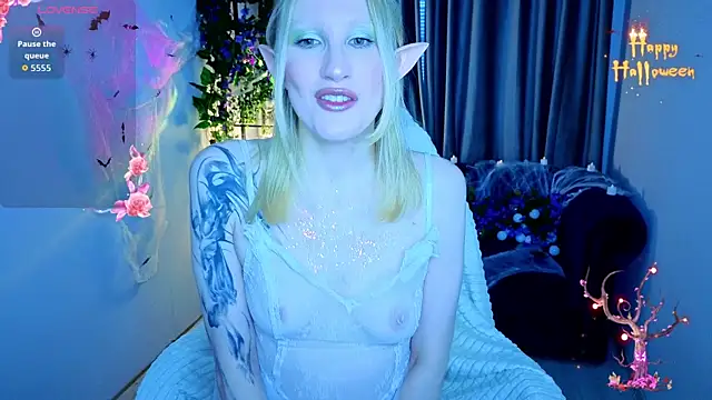 Snapshot of BiancaHelo chatting on 10/31/25, 01:56 BiancaHelo online show from 10/31/25, 01:56