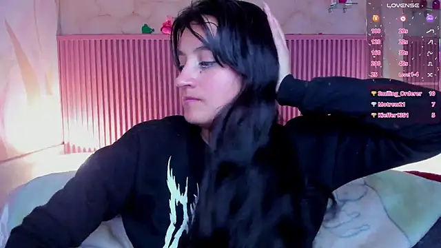 Snapshot of HollyHill_ chatting on 09/25/25, 01:09 HollyHill  online show from 09/25/25, 01:09