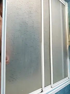 Snapshot of geli45 chatting on 04/18/26, 05:39 geli45 online show from 04/18/26, 05:39