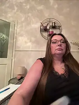 Snapshot of BuxomKitty_BBW chatting on 04/11/26, 07:40 BuxomKitty BBW online show from 04/11/26, 07:40