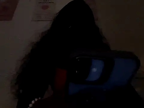 Snapshot of Niveda_21 chatting on 10/14/25, 11:44 Niveda 21 online show from 10/14/25, 11:44