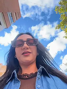 Ninabigtitied online show from 10/26/25, 10:43