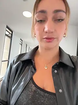 Snapshot of Ninabigtitied chatting on 03/08/26, 04:44 Ninabigtitied online show from 03/08/26, 04:44