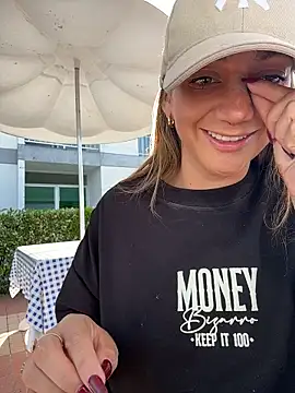 Snapshot of Ninabigtitied chatting on 04/12/26, 12:43 Ninabigtitied online show from 04/12/26, 12:43