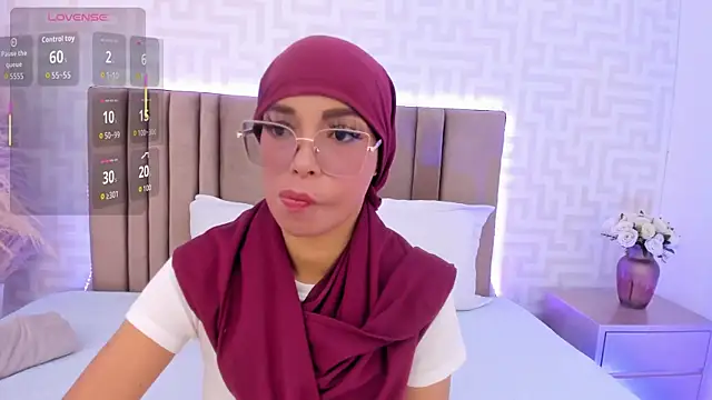 Snapshot of naishaa_ chatting on 07/07/26, 04:11 naishaa online show from 07/07/26, 04:11