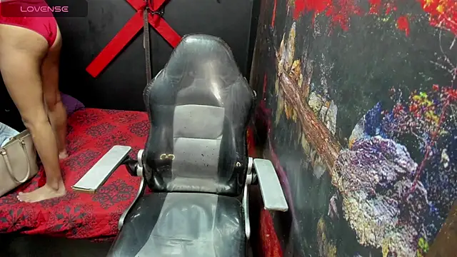 Snapshot of miatentazione chatting on 11/14/25, 01:10 miatentazione online show from 11/14/25, 01:10