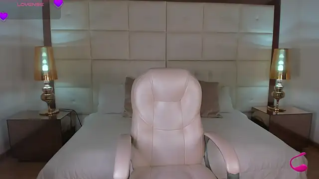 Emmy jacksson online show from 11/30/25, 04:11