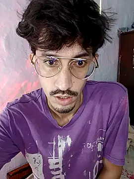 Snapshot of Dilanstrawberry chatting on 10/27/25, 01:09 Dilanstrawberry online show from 10/27/25, 01:09