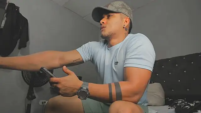 evan hardy online show from 10/31/25, 02:56