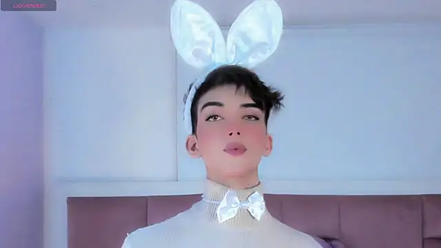 Baby FenixTS online show from 10/28/25, 06:28