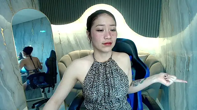 valentina r  online show from 11/12/25, 03:29