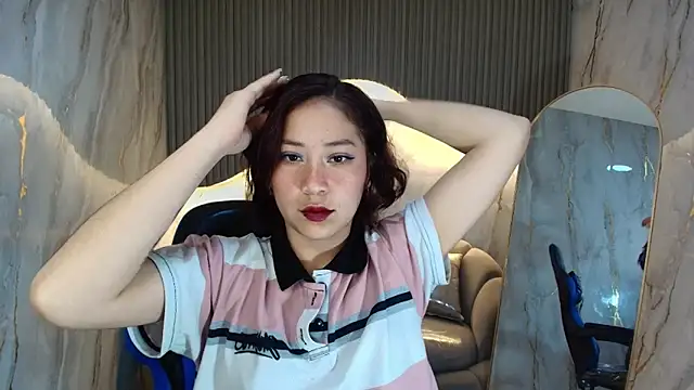 valentina r  online show from 11/18/25, 03:12