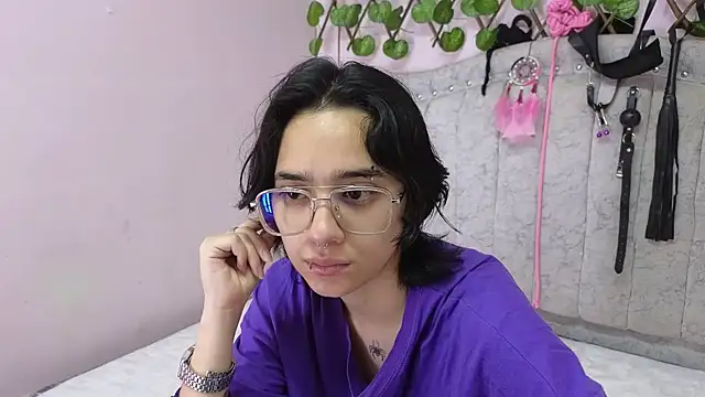 Snapshot of katalinathxandbritney1 chatting on 09/23/25, 11:08 katalinathxandbritney1 online show from 09/23/25, 11:08